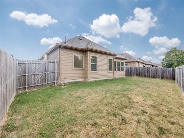 Building Photo - 710 Teakwood Dr
