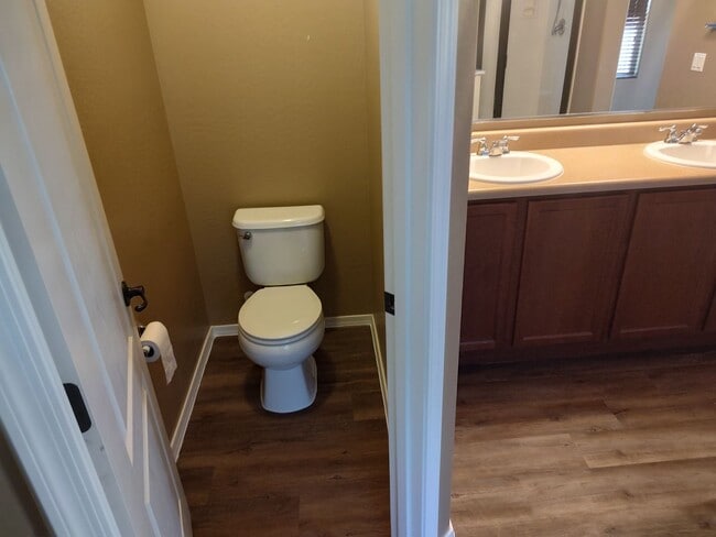 Building Photo - Beautiful 4 Bedroom - 2.5 Bath with Lots of Bonuses - Gilbert