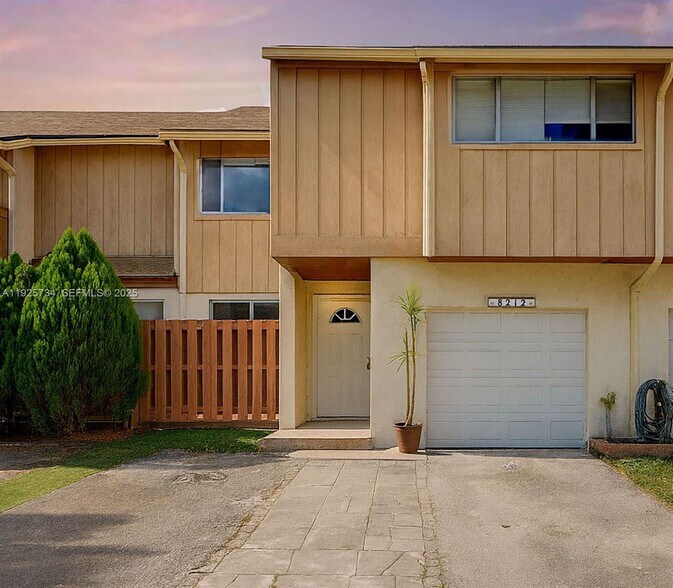 Building Photo - 8212 NW 8th Pl