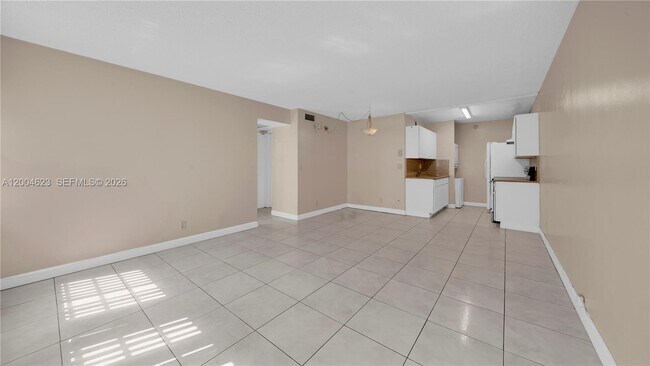 Building Photo - 9964 Twin Lakes Dr