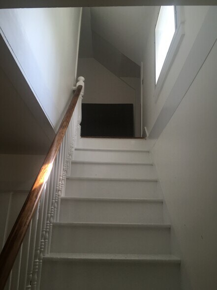 Stairs to bedrooms - 468 Union St