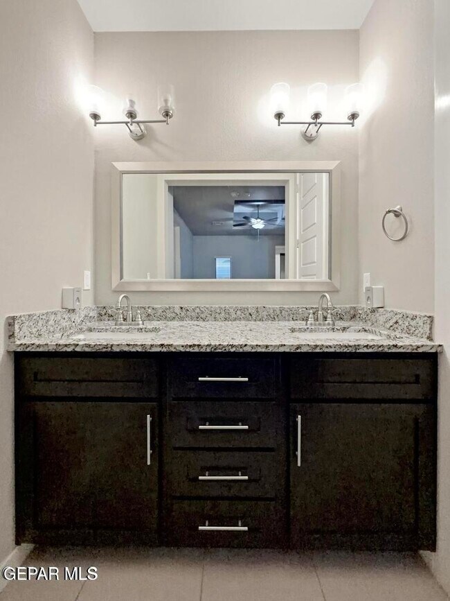 Building Photo - 14616 Tierra Burgos