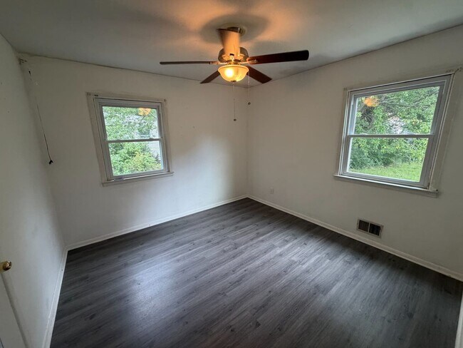 Building Photo - 987 Grace Dr