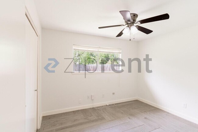 Building Photo - 2311 Singletree Ave