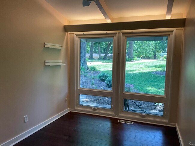 Building Photo - 7506 Oak Ln