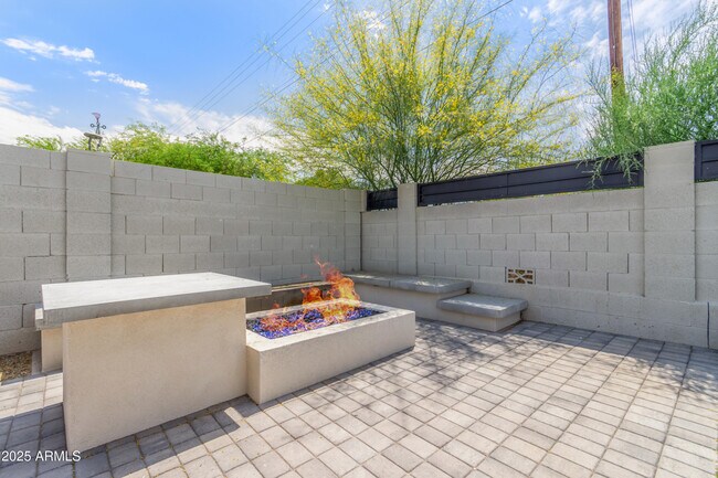 Building Photo - 6020 N 77th Pl