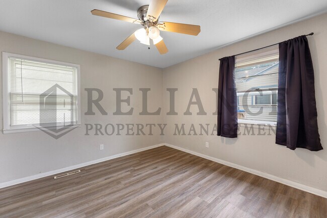 Building Photo - 1642 E Denver Dr