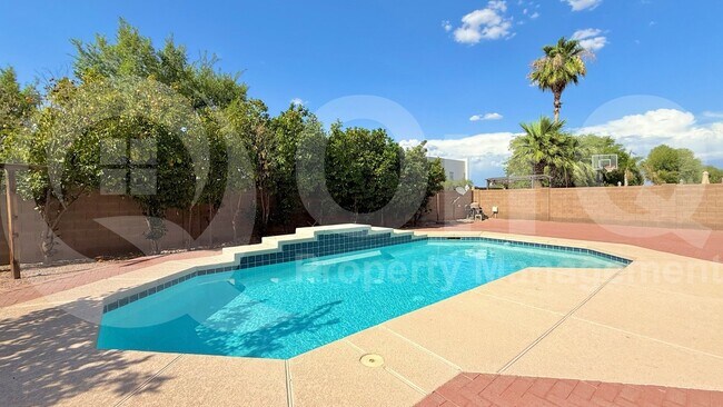 Building Photo - 3316 E Kingbird Pl