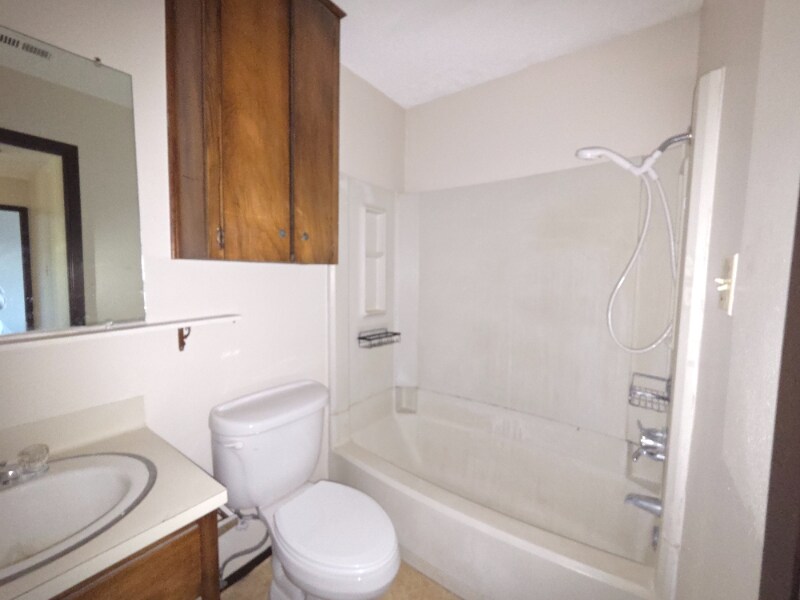 Building Photo - 623 N Converse St