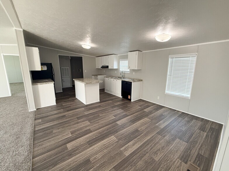 Building Photo - 120 Parma Ct