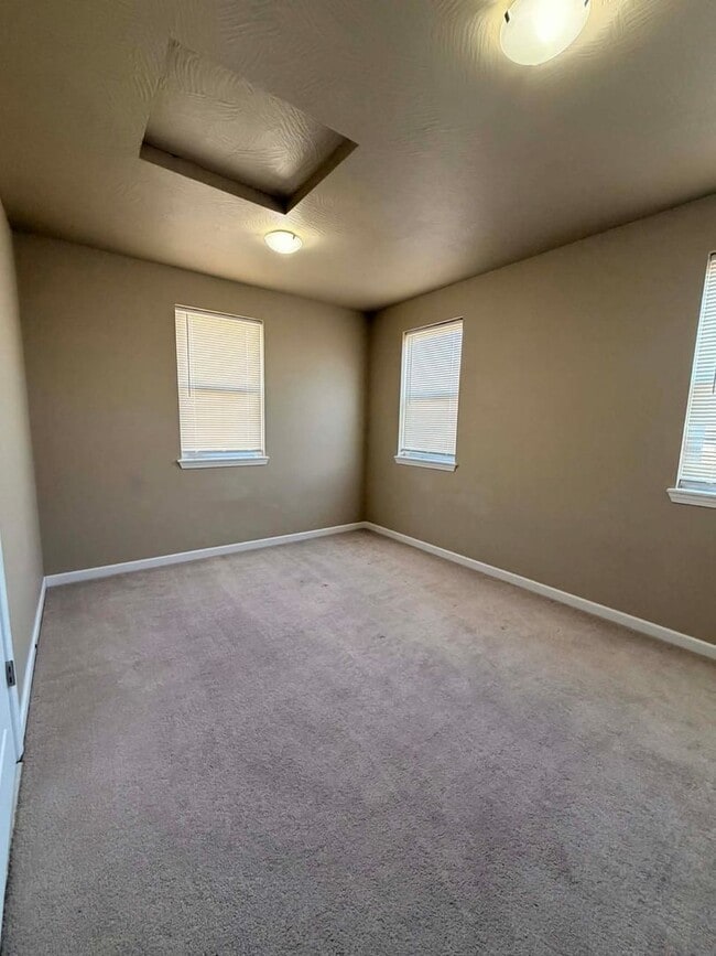 Building Photo - LEASETAKEOVER: NO DEPOSIT NEEDED!!!  4 BEDROOM / 2 BATHROOM HOUSE IN JOPLIN MO!!!