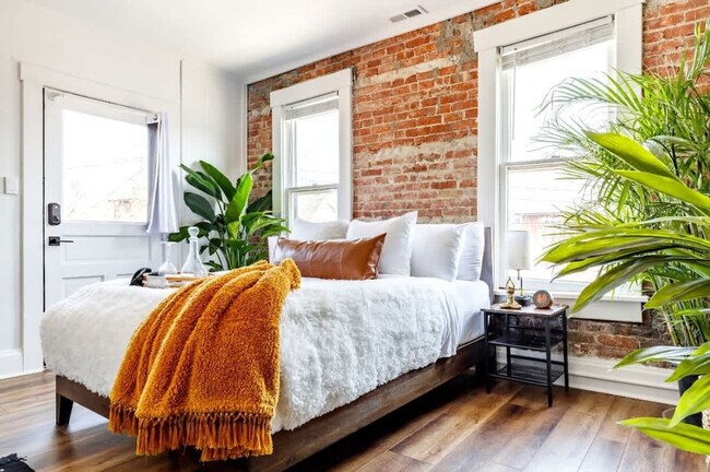 Building Photo - 575 1/2 City Park Avenue-SI ID1265608P