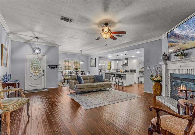 Building Photo - 1531 Pickwick Ln