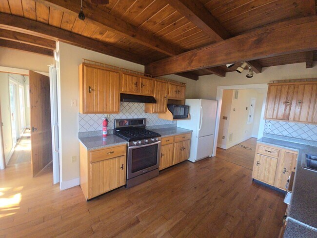 Building Photo - 243 Saddle Ridge Rd