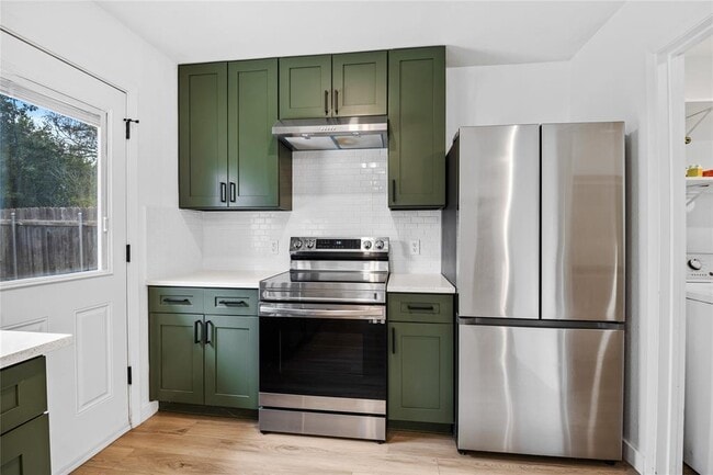 Building Photo - 2207 Southern Oaks Dr