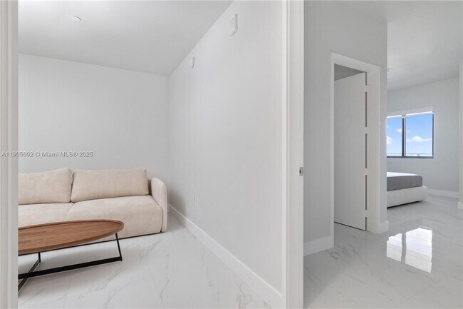 Building Photo - 700 NE 24th St