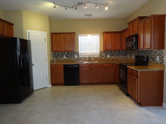 Building Photo - 620 Buck Cherry Way