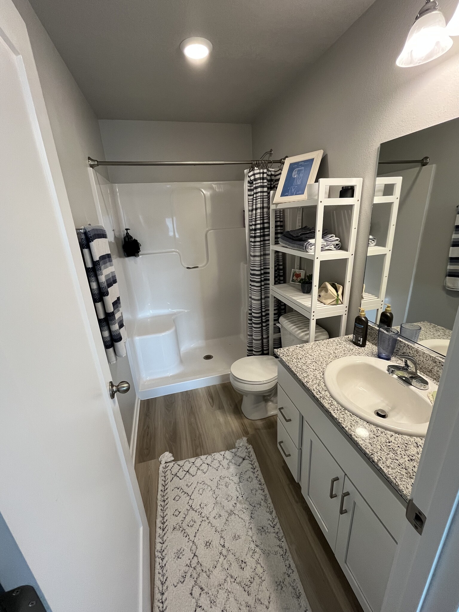 Private master bath - 225 NW Greenwood Pl