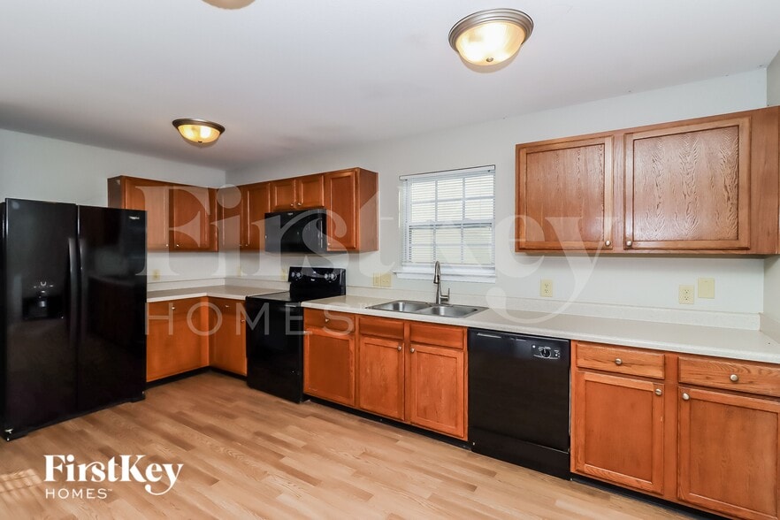 Building Photo - 811 Swearngan Ridge Ct