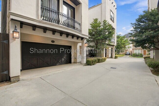 Building Photo - 1108 Peveto St