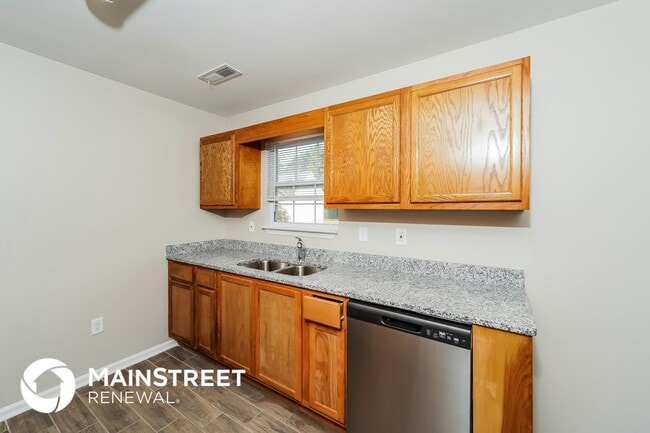 Building Photo - 1282 Railroad Dr