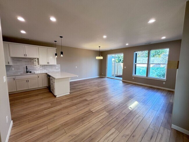 Building Photo - 3 Bedroom, 2.5 Bathroom New Build Available Now!