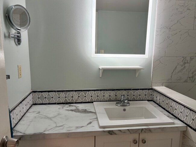 Building Photo - 2401 Bayshore Blvd