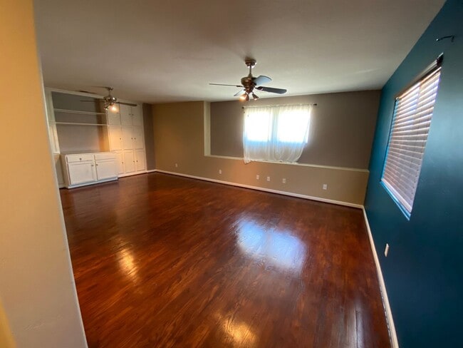 Building Photo - Big beautiful Home for rent in Visalia, Ca