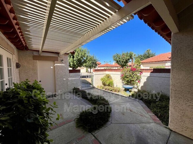 Building Photo - 112 Avellino Cir