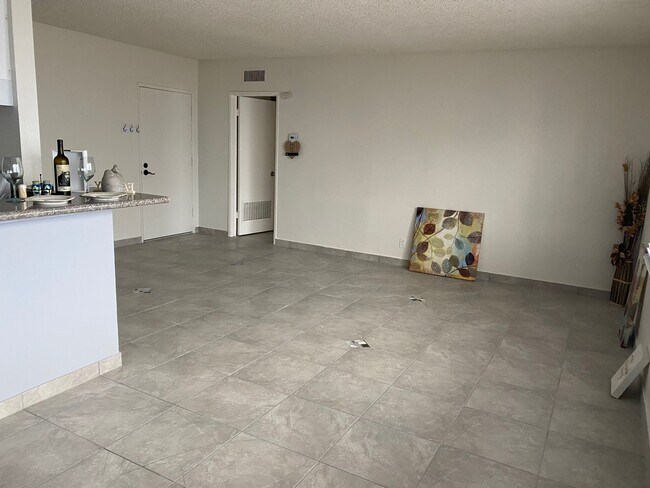Building Photo - 14411 Kittridge St