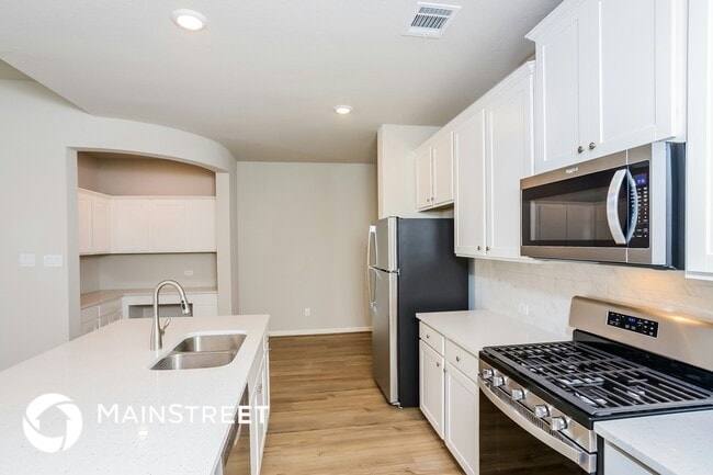 Building Photo - 9219 Dak Ave.