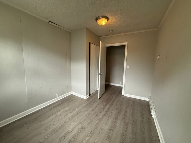 Building Photo - Amazing 4 BR Home for a Great Price!