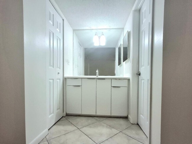 Building Photo - 1421 S Ocean Blvd