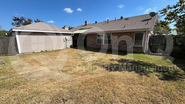 Building Photo - 1517 Yorkshire Dr