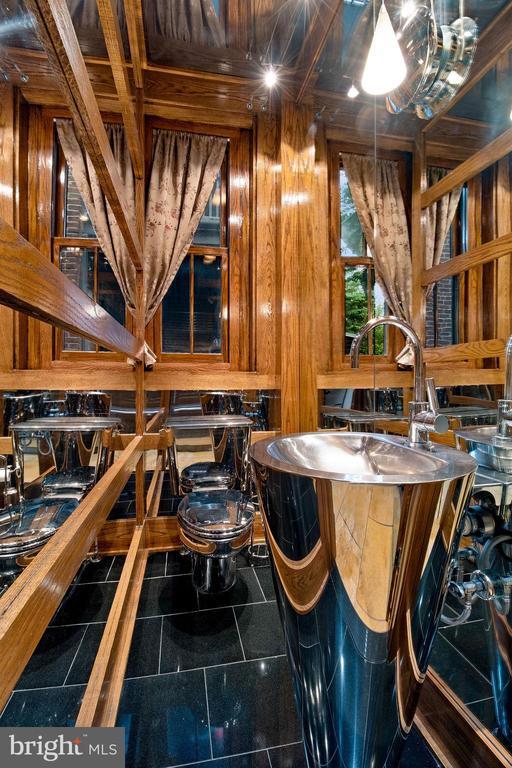 Building Photo - 1120 East Capitol St NE