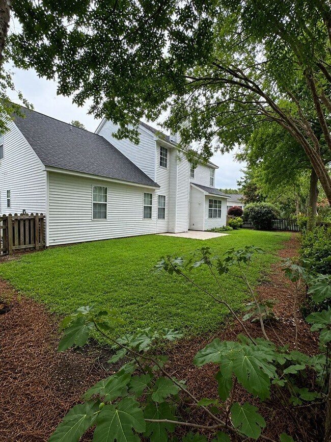 Building Photo - 1589 Thomas Barksdale Way