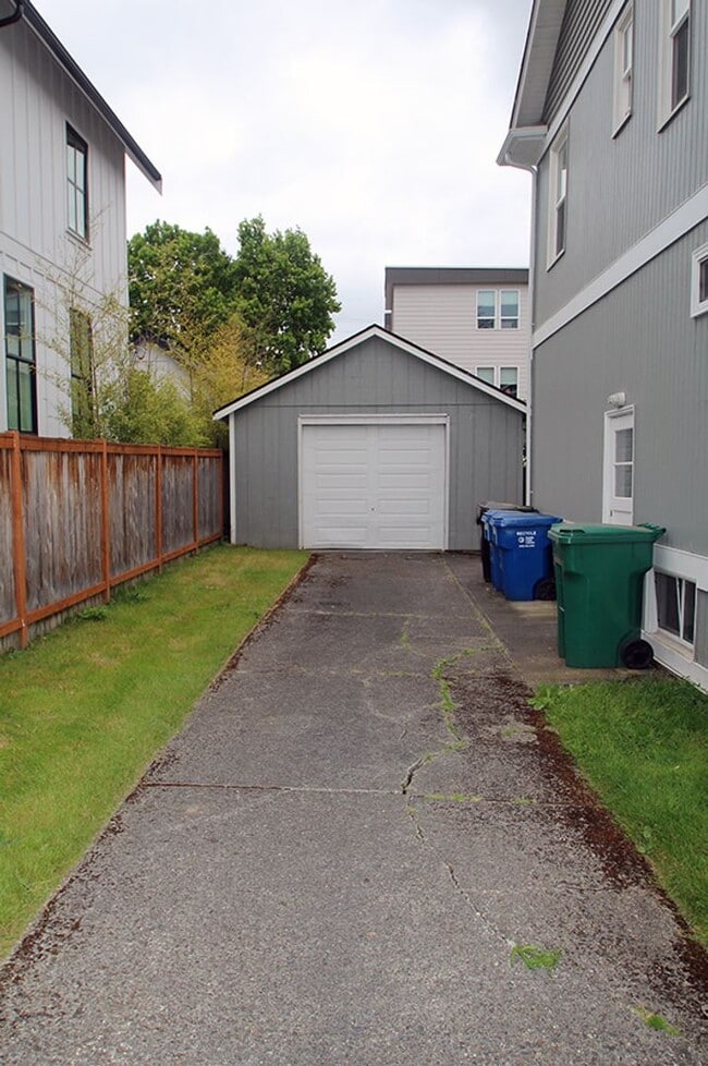 Building Photo - 7326 Triplex