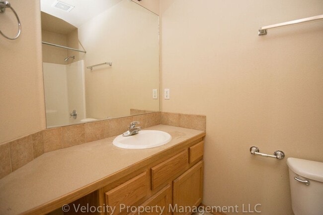 Building Photo - Light and bright 3 bedroom, 2 bath home - 1 dog considered!