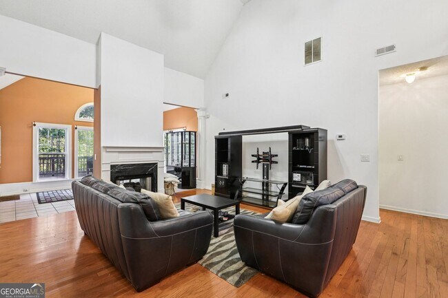 Building Photo - 255 Squire Ln