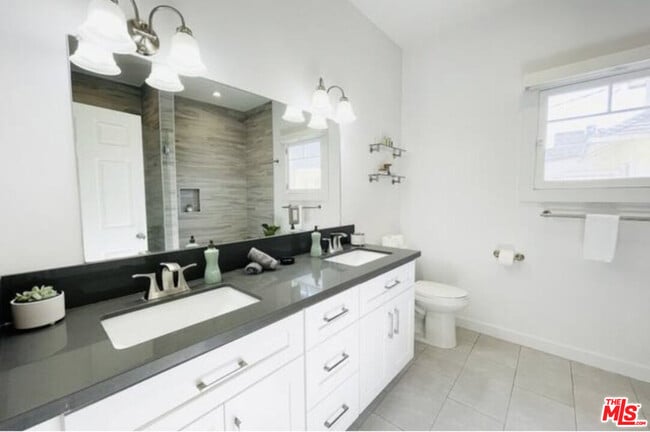 Building Photo - 3218 W 27th St