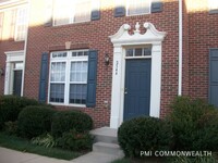 Building Photo - 3 Bed / 2.5 Bath Townhouse (Available 2/24...