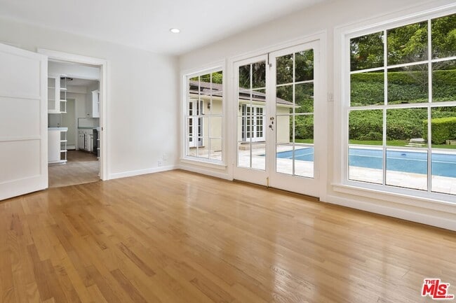 Building Photo - 18080 Karen Dr