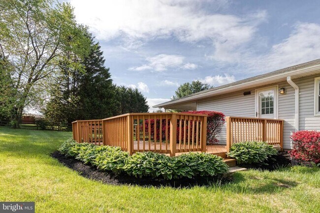 Building Photo - Beautiful 3bd 3bth single family ranch sty...