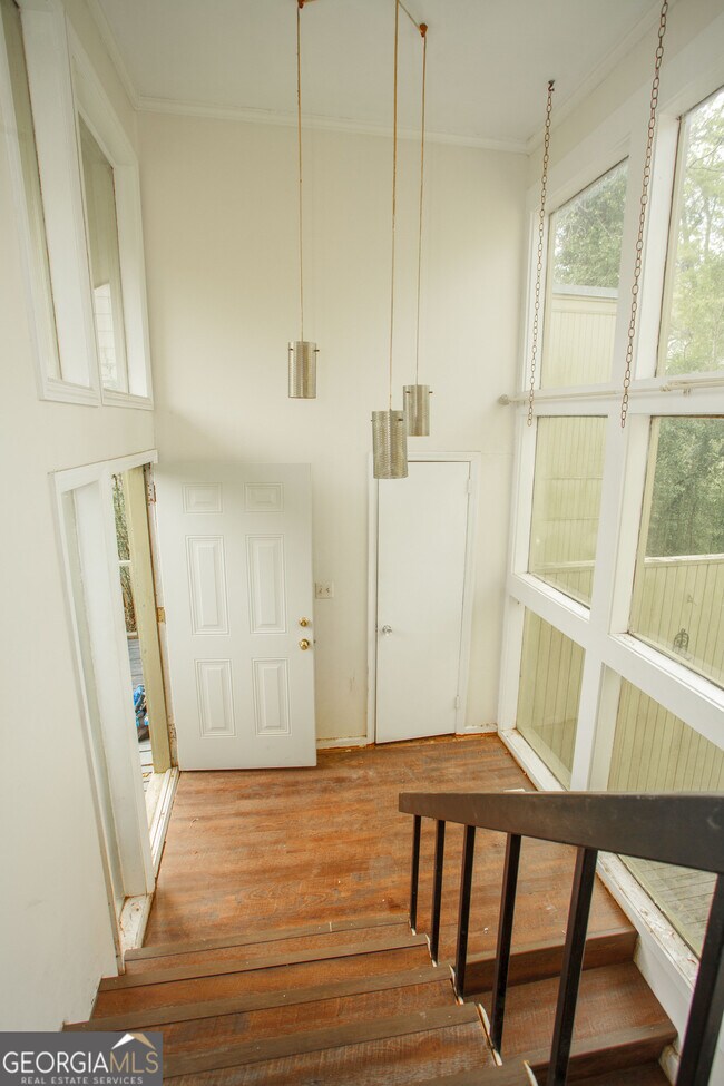 Building Photo - 2143 Ingleside Ave