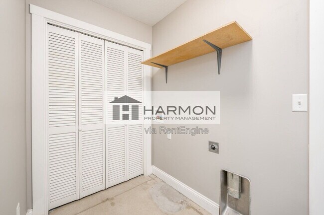 Building Photo - 417 Meadowlark Dr