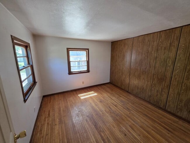 Building Photo - 11934 Goodview Ave