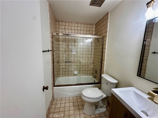 Building Photo - 18562 Stare St