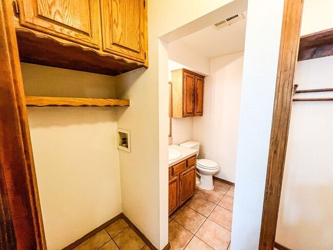 Building Photo - 501 N Main St