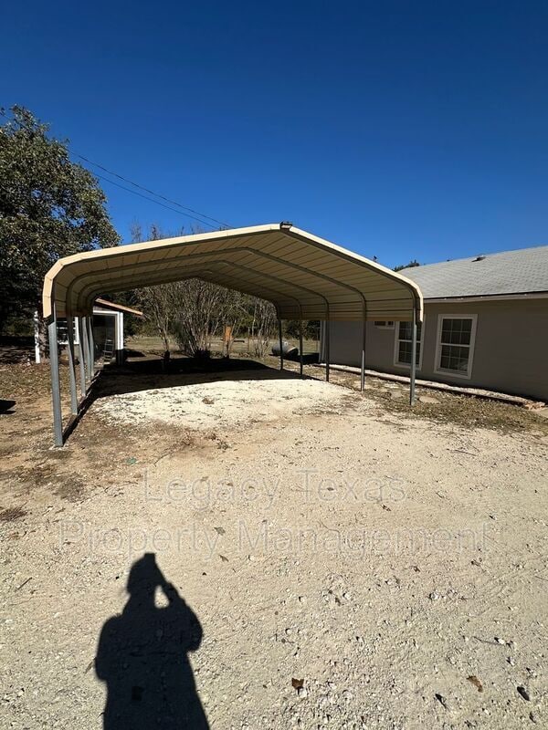 Building Photo - 8201 Dot Hudson Rd
