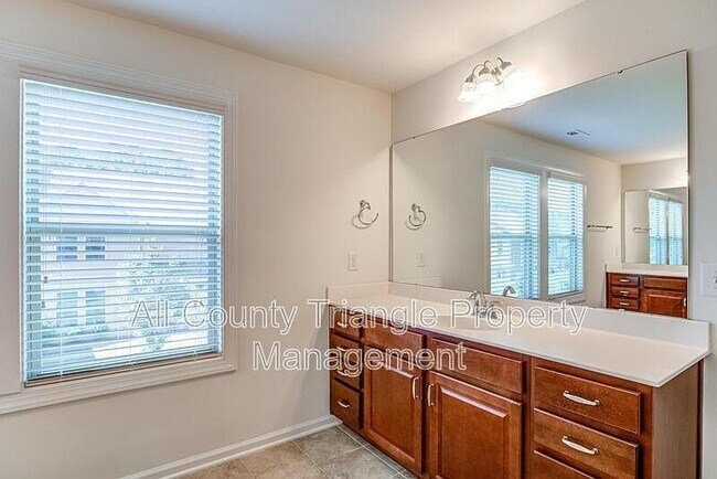 Building Photo - 728 Lampwick Ln